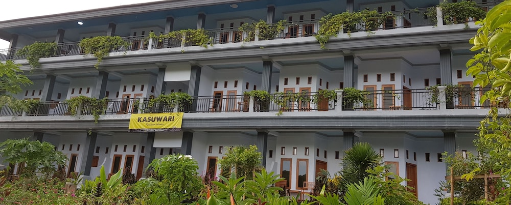 Kasuwari Hotel 3/23
