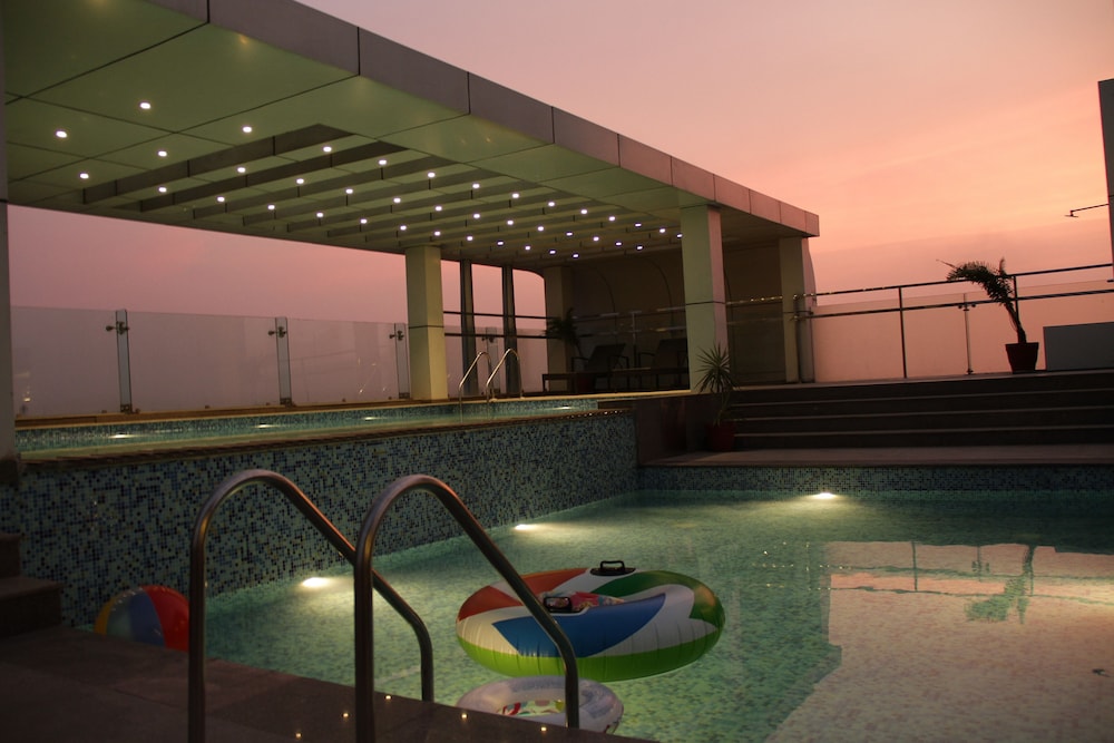 swimming pool spa