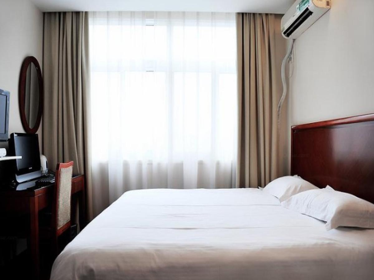 SUPERIOR, QUEEN BED