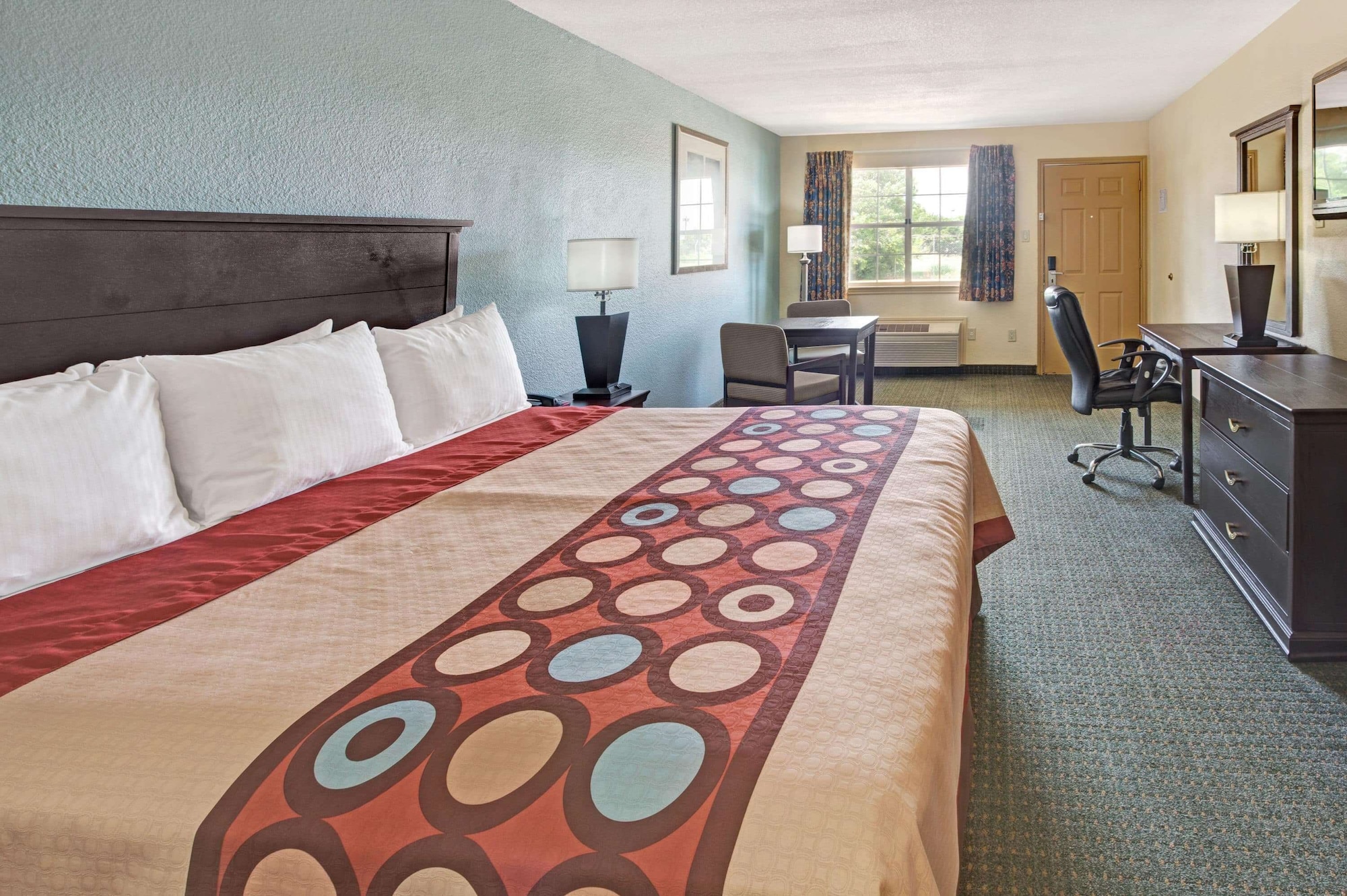 SUITE, KING BED
