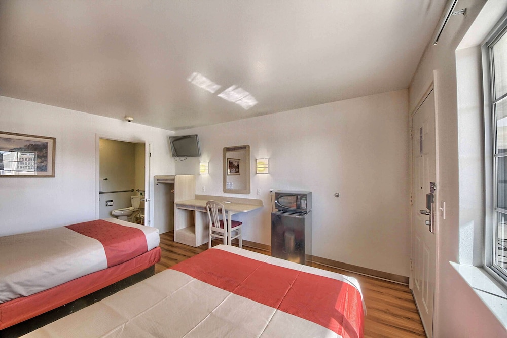 Standard, 2 Double Beds, Accessible, Motel6 Kerrville, TX 3/7