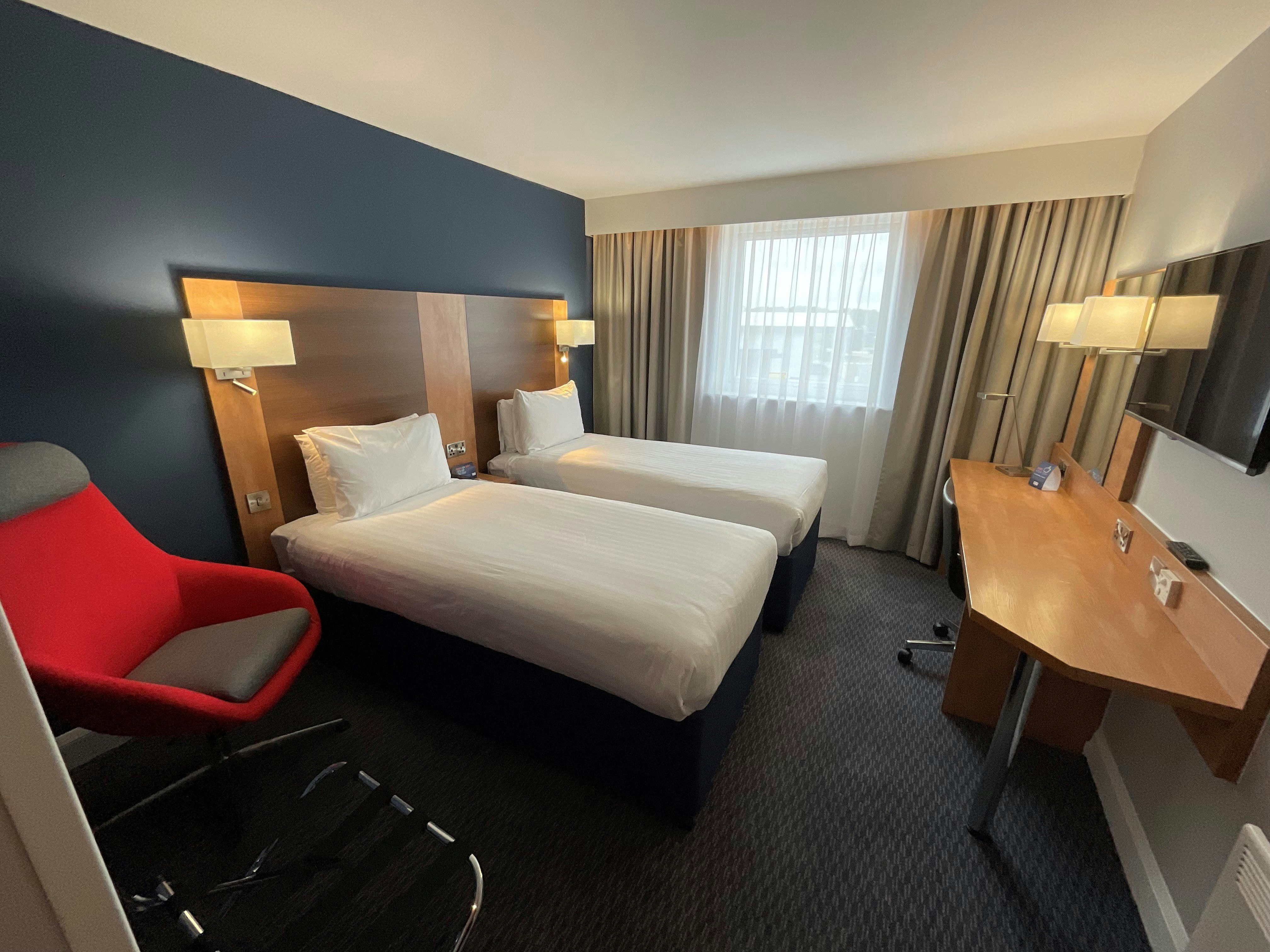 HOLIDAY INN EXPRESS NUNEATON 18/50