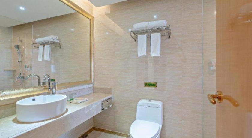 Vienna Hotel (Guangzhou Airport Road Huangshi) 58/60