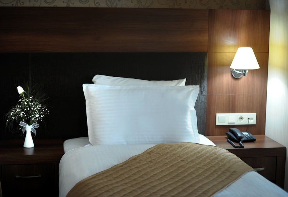 Rhiss Hotel Bostanci 17/64