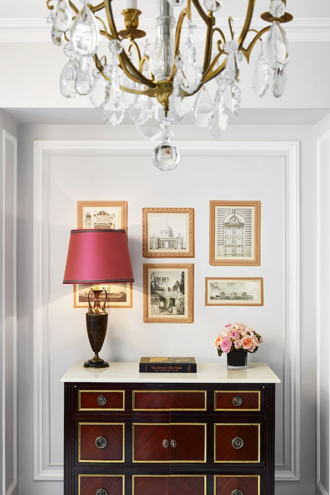 Hotel Plaza Athenee 67/79