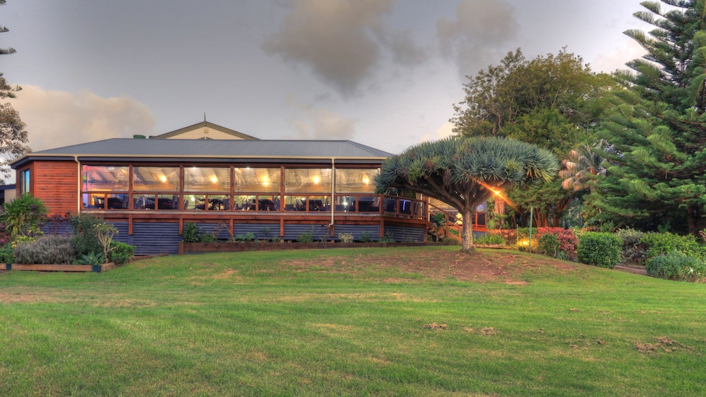 Paradise Hotel And Resort 2/68