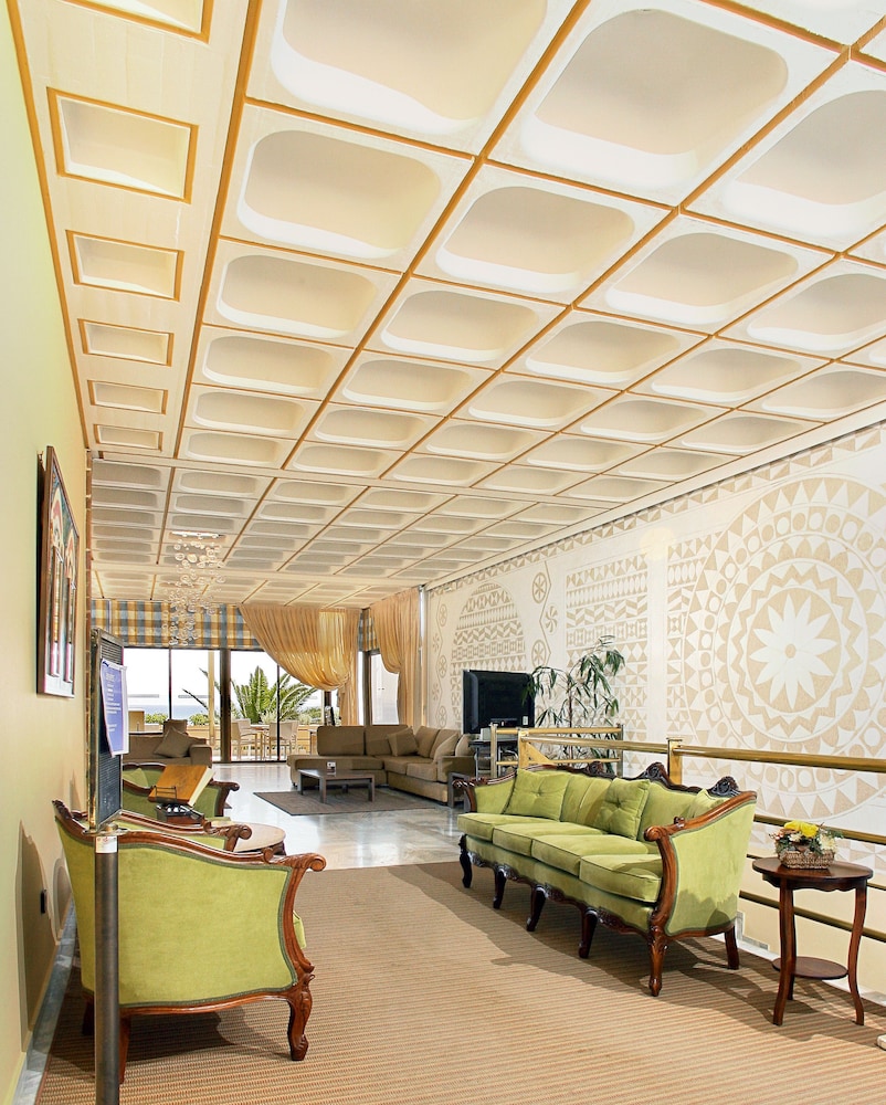 Golden Sand Hotel 8/65