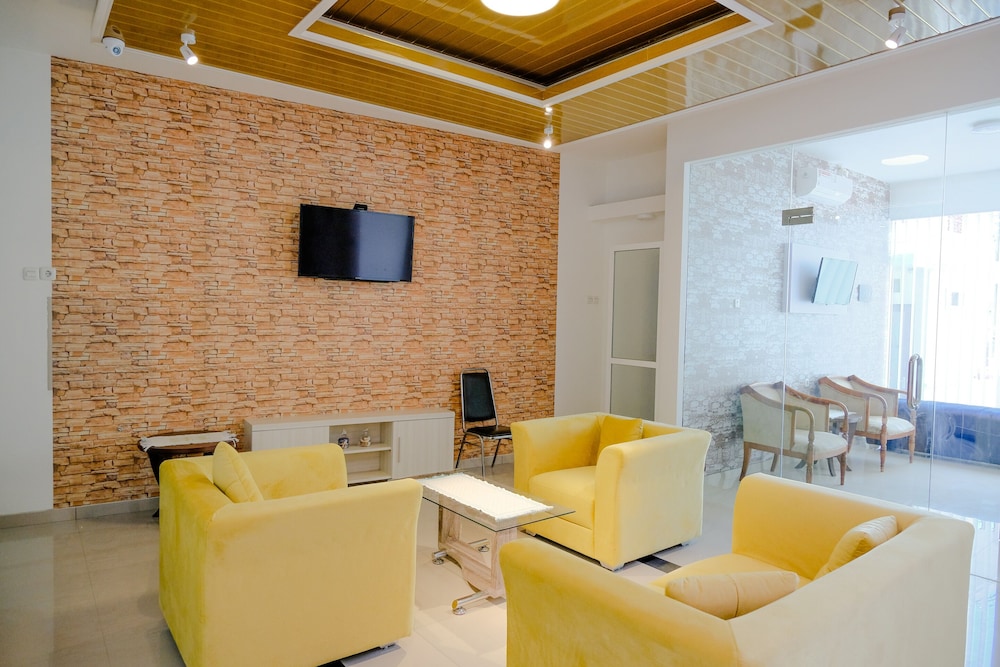 OYO 1665 Aurila Homestay Syariah 29/39