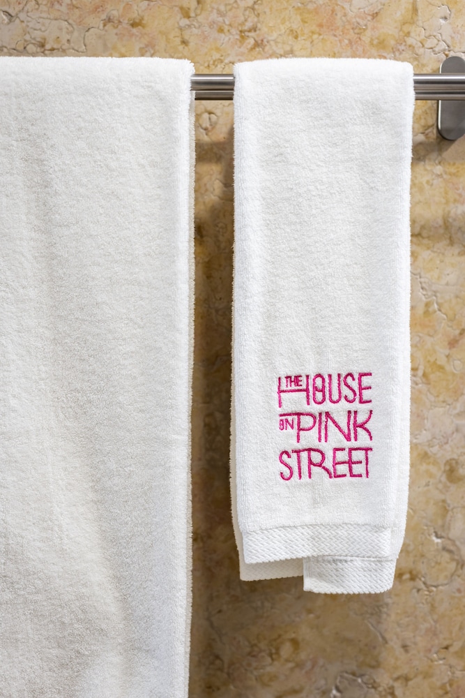 The House on the Pink Street in Lisbon 11/32