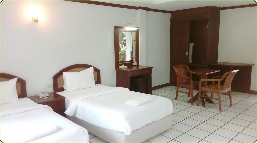 Thongpaeka Hotel 15/50