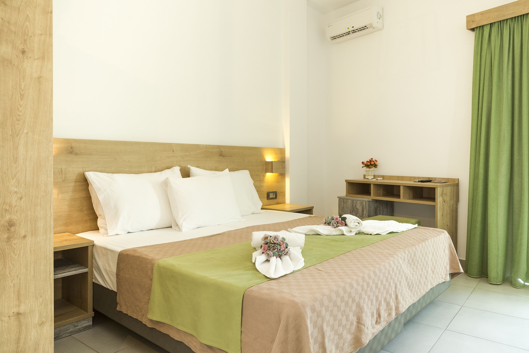 1 BEDROOM, CITY, DOUBLE BED, MOUNTAIN VIEW