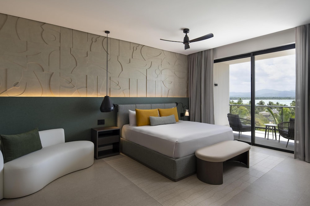 1 Bedroom, Azure, Club, Suite, King Bed, Tropical View، Zemi Miches Punta Cana All-Inclusive Resort, Curio by Hilton 3/6