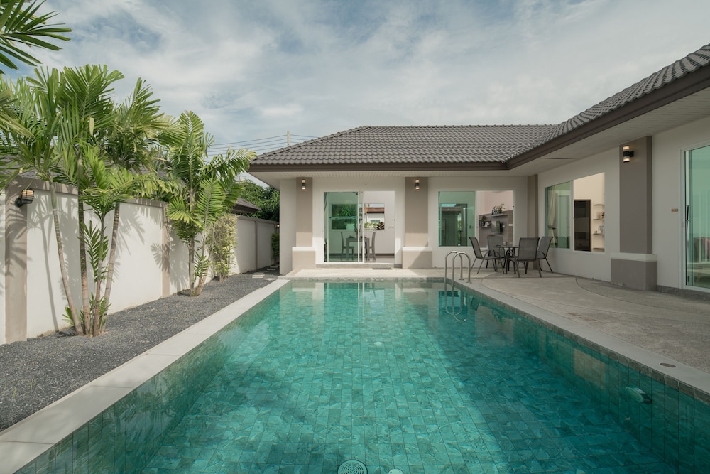 Phuket La Siesta Pool Villa 46/48