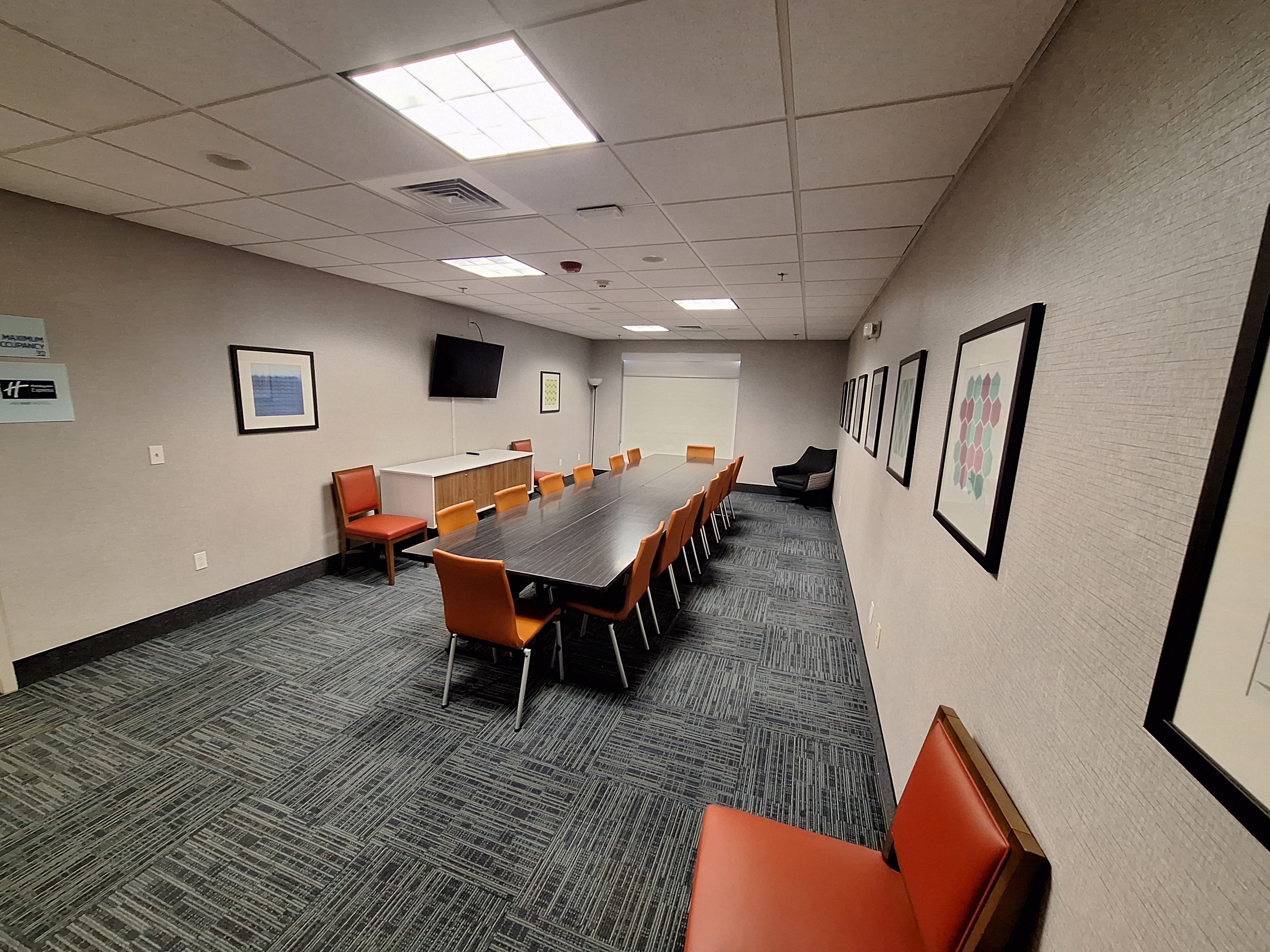 Holiday Inn Express and Suites - Junction City, Kansas 31/35