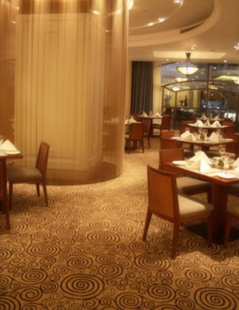 Hotel Paris Pan-Island 12/22