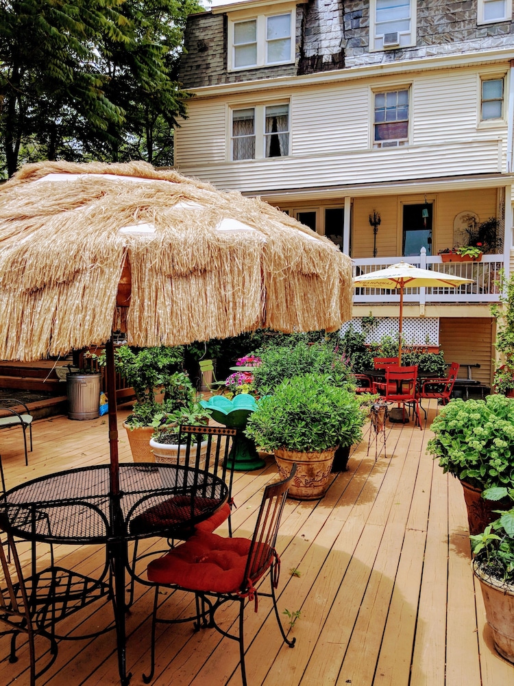 Chelsea Pub & Inn 35/50