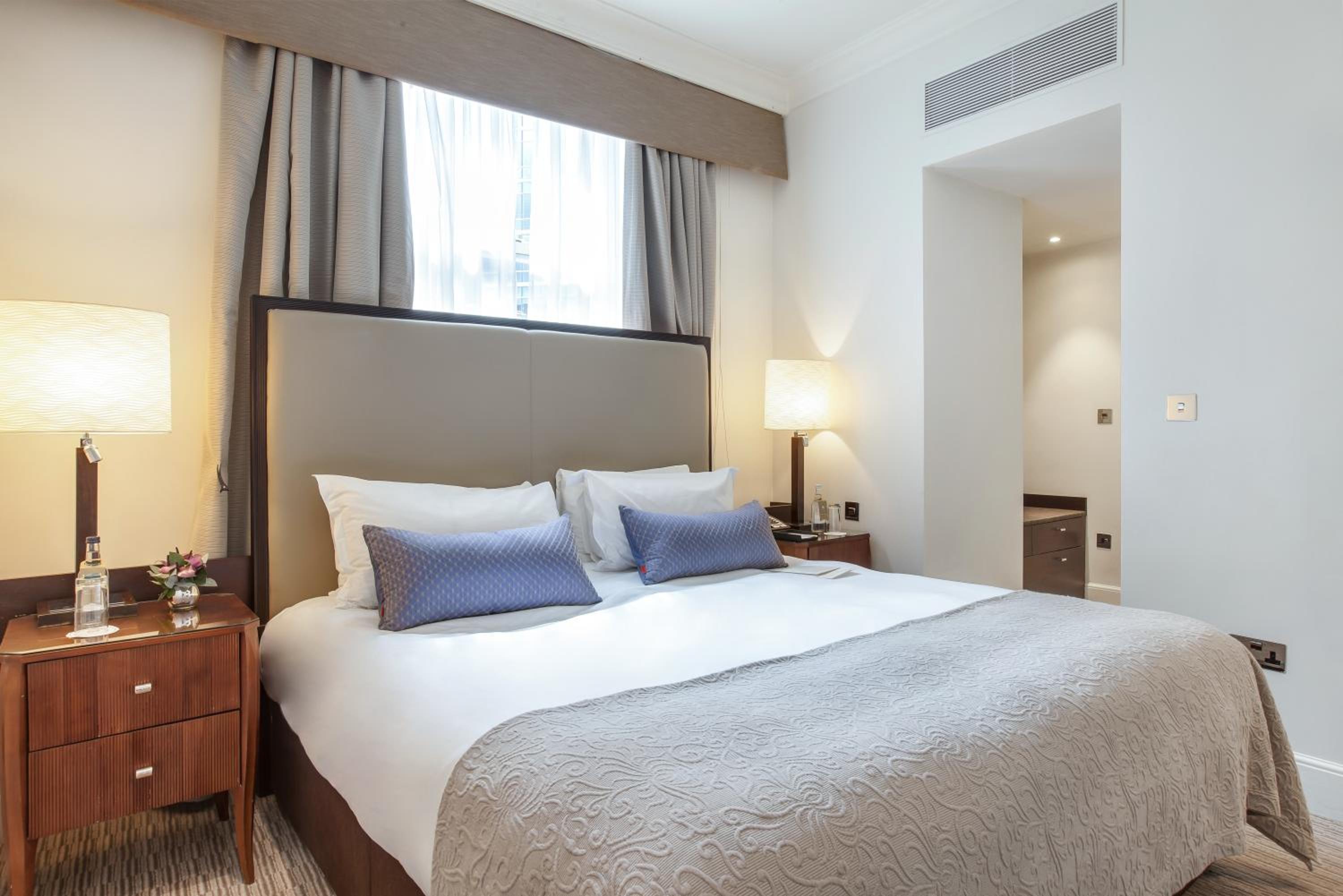 Master, Executive, Suite, Queen Bed