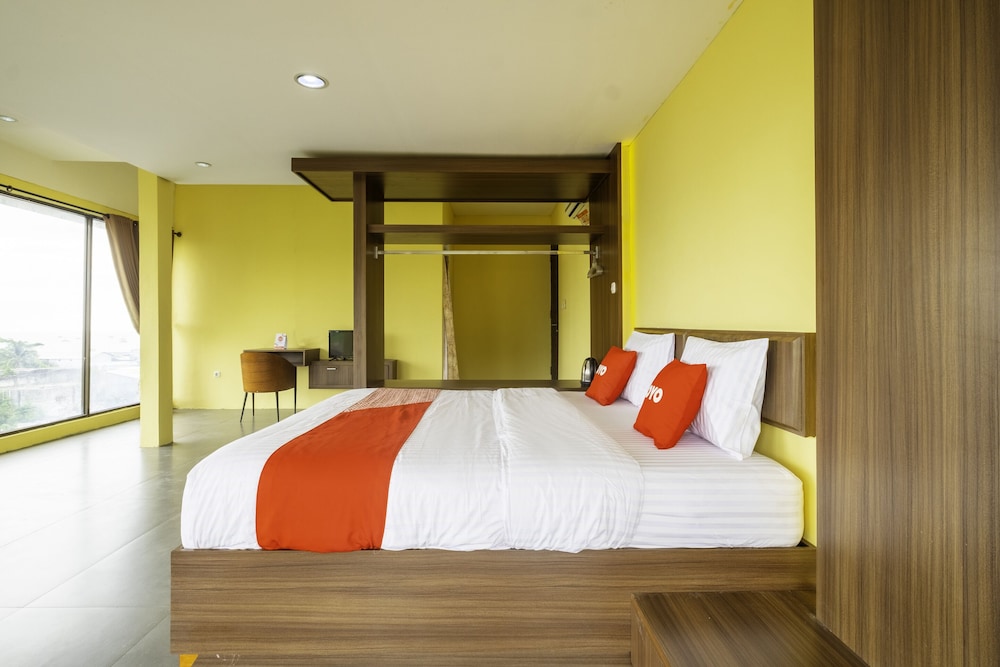 Capital O 1973 Hotel Toserba Selamat Syariah Pelabuhan Ratu 6/22