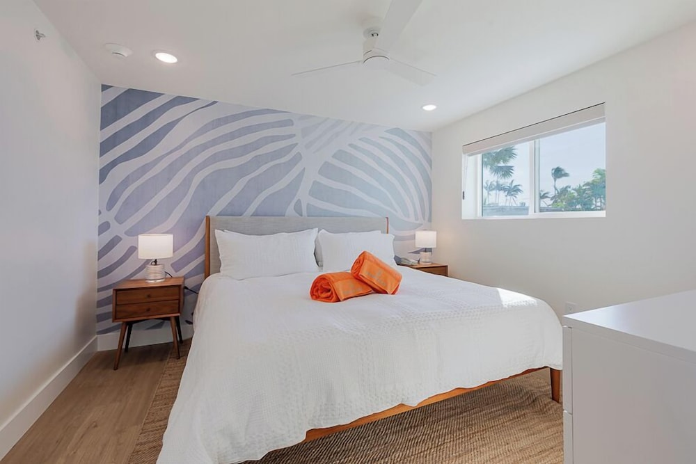 1 Bedroom, Suite, King Bed, Water Front, Sofa, Accessible