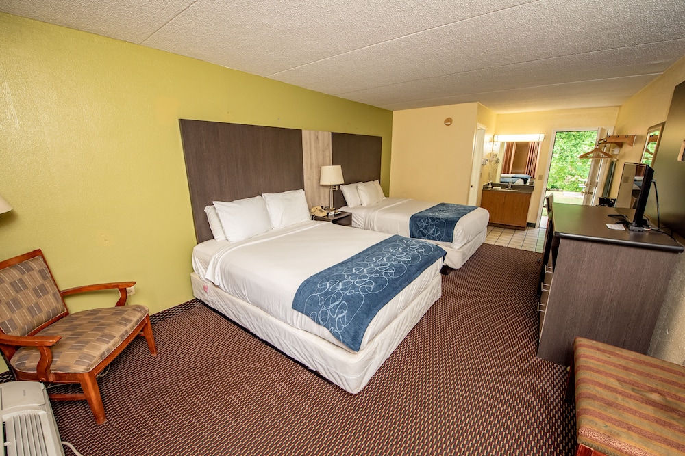 STANDARD, 2 QUEEN BEDS, RIVER VIEW