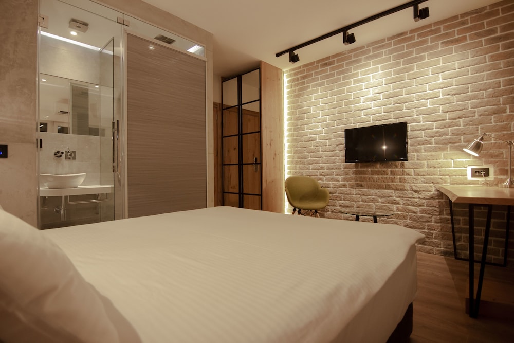 Level Luxury Suites 14/55