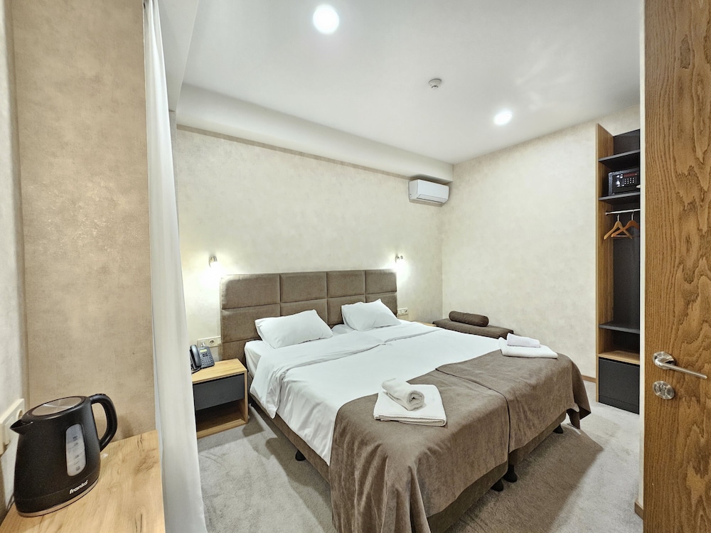 Brooch Boutique Hotel 29/63