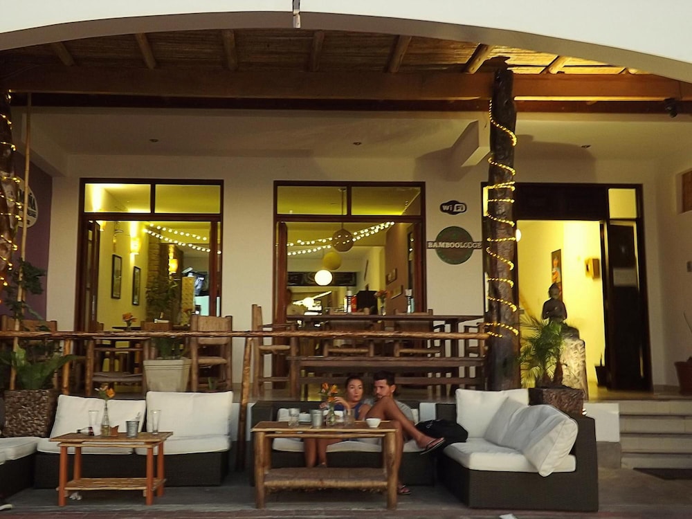 BAMBOO LODGE PARACAS 35/52