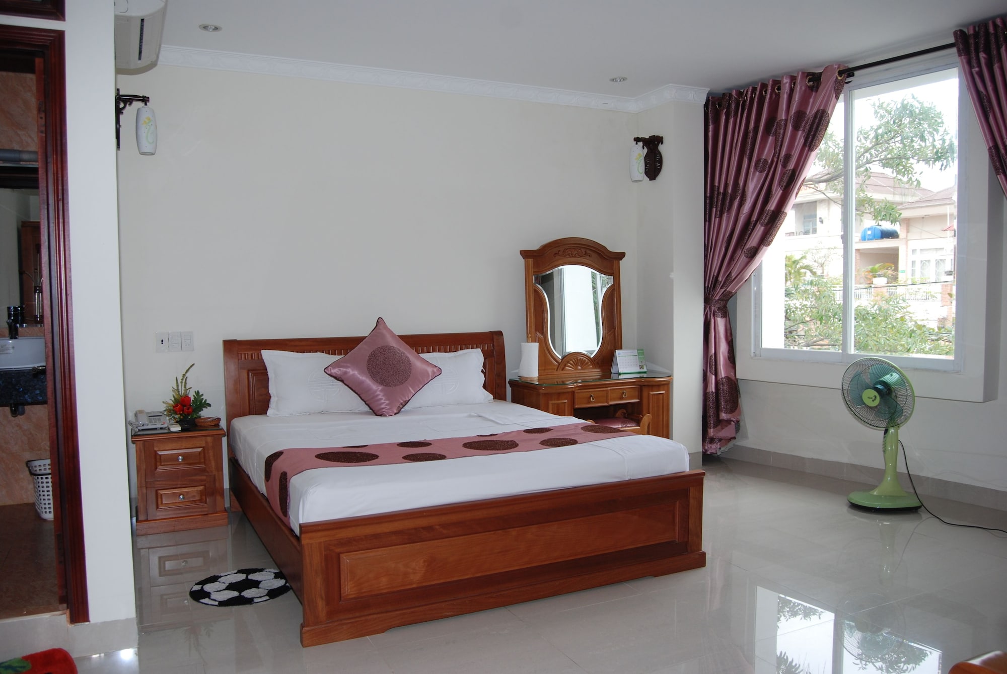 Standard, Queen Bed, Dai Long Hotel 2/3