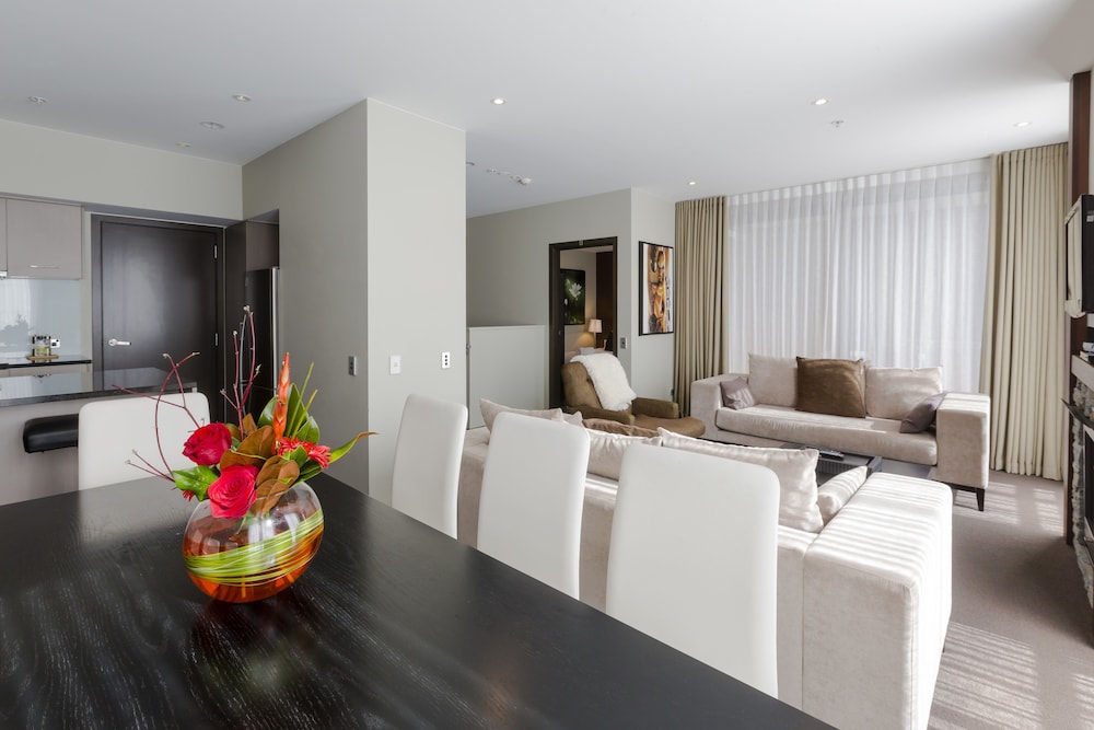 QUEENSTOWN VILLAGE APARTMENTS 32/54