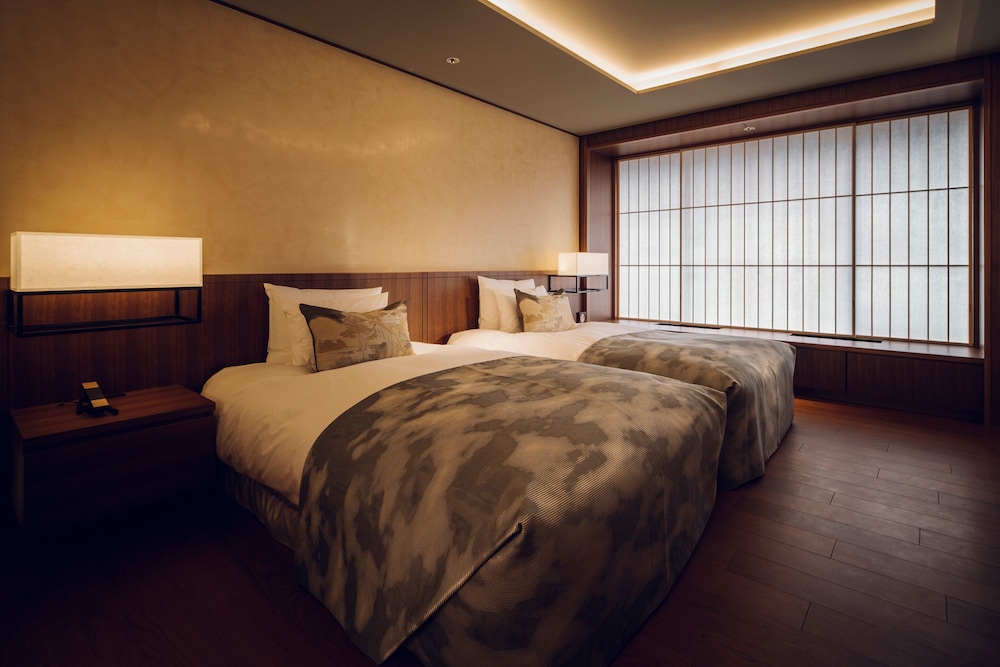 JUNIOR SUITE, ADULT ONLY