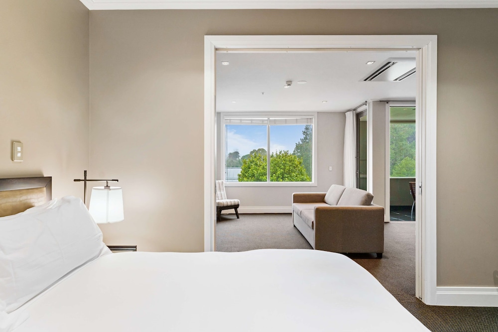 Hilton Lake Taupo 12/70