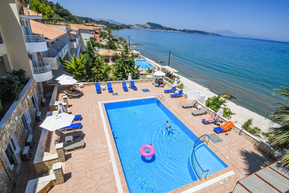 Nefeli Beach 22/44