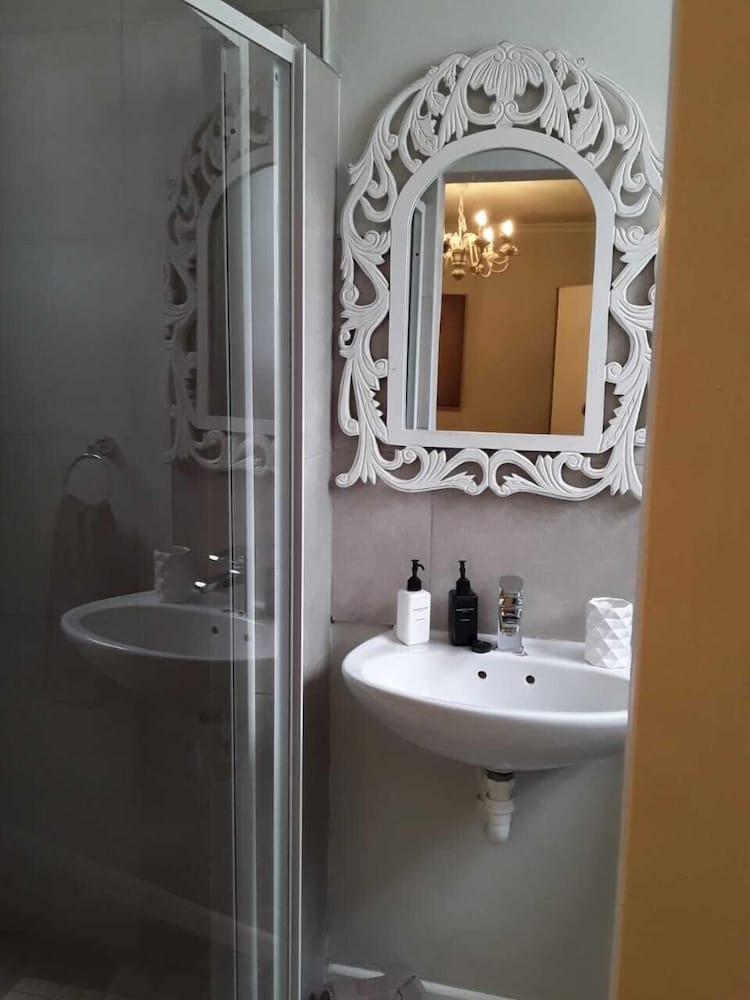 Dellville Country House & Cottages 50/50
