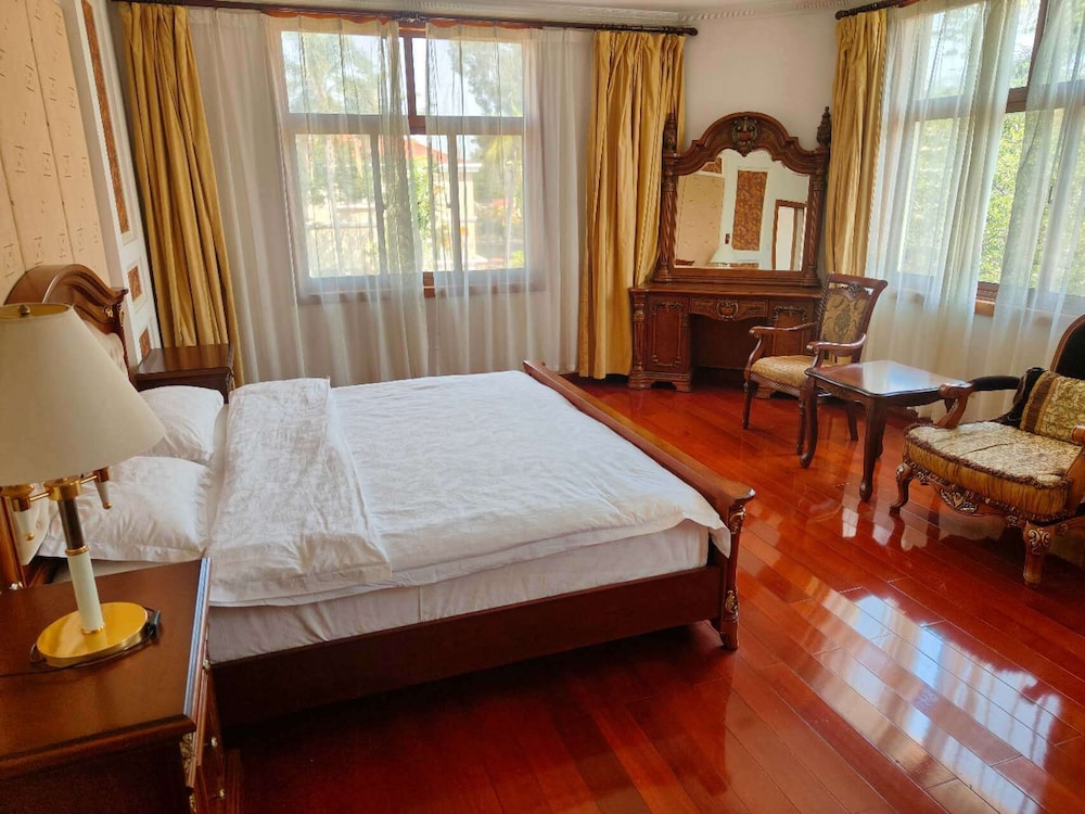 Madagascar Golden Peacock Hotel 7/30