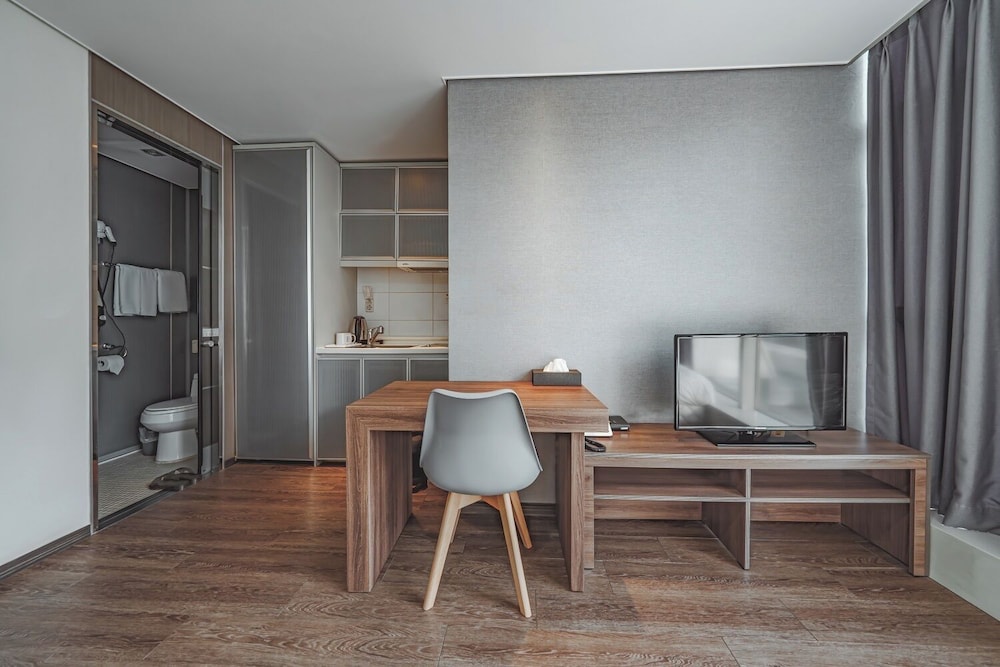 Brown Suites Sinchon Central 38/48
