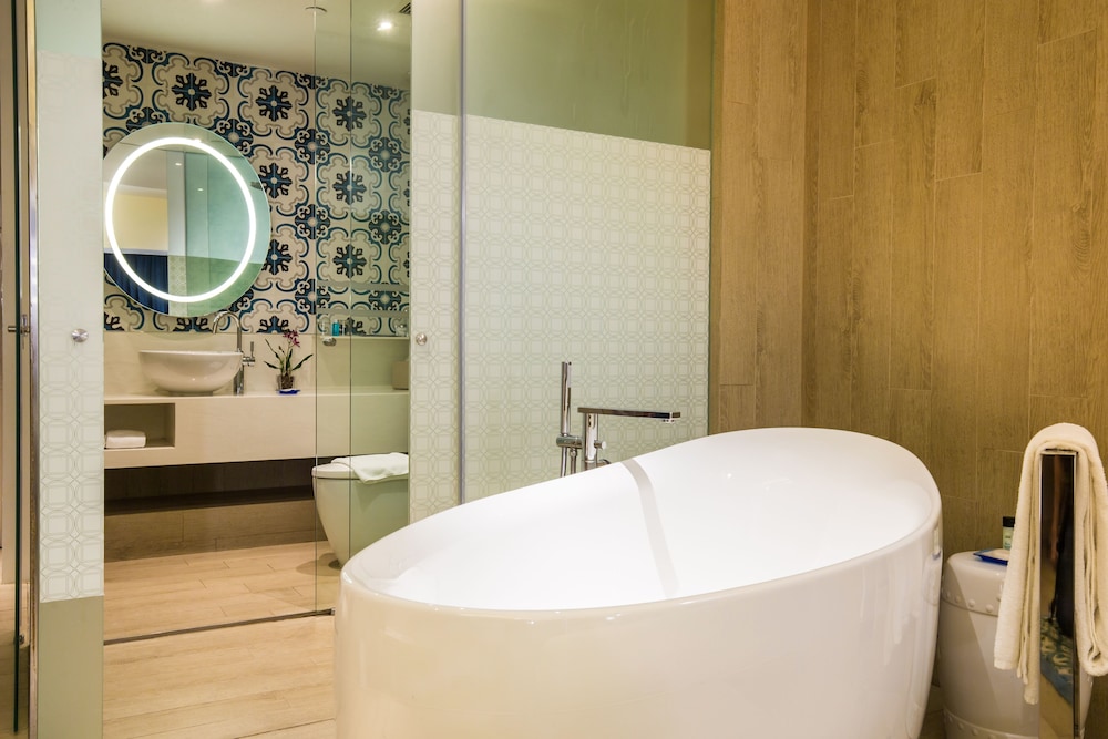 Village Hotel Katong 33/46