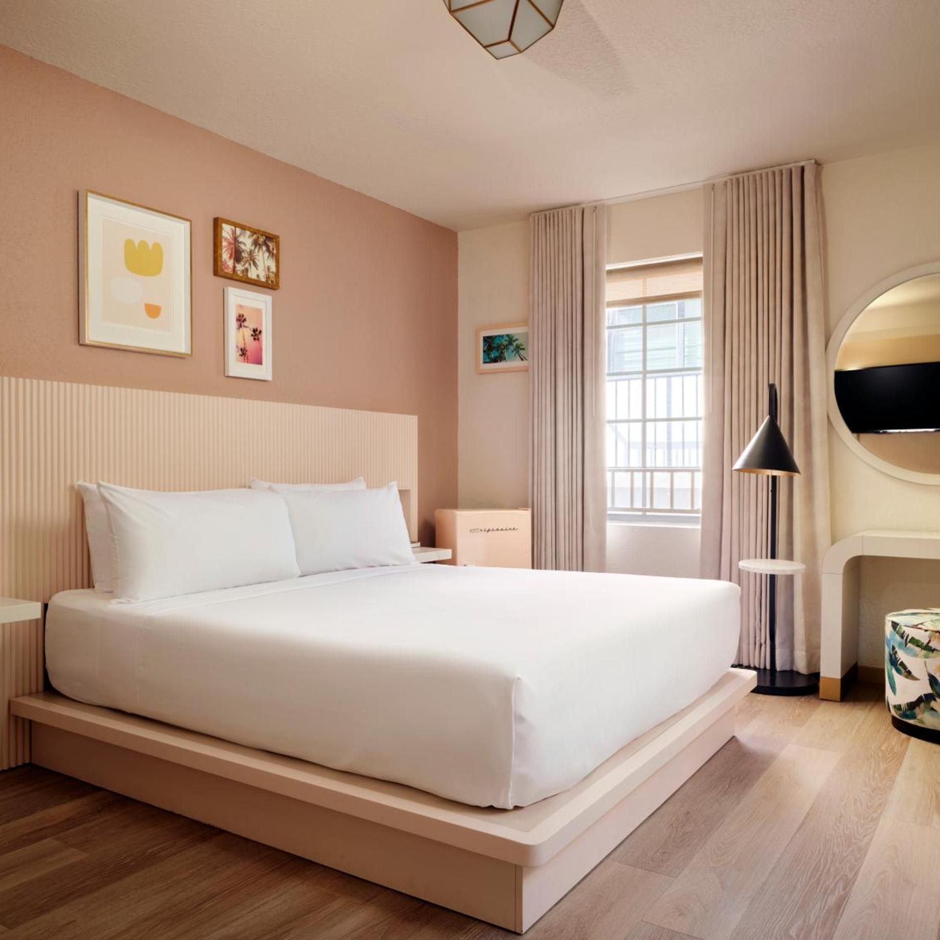 Room, King Bed, Water View