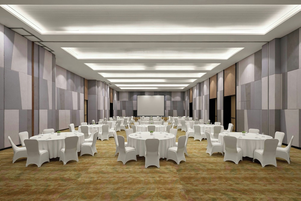Sheraton Hanoi West 65/71