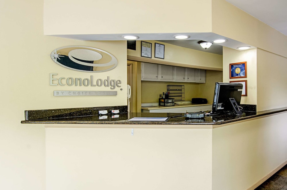 Econo Lodge Lynchburg, VA 21/50