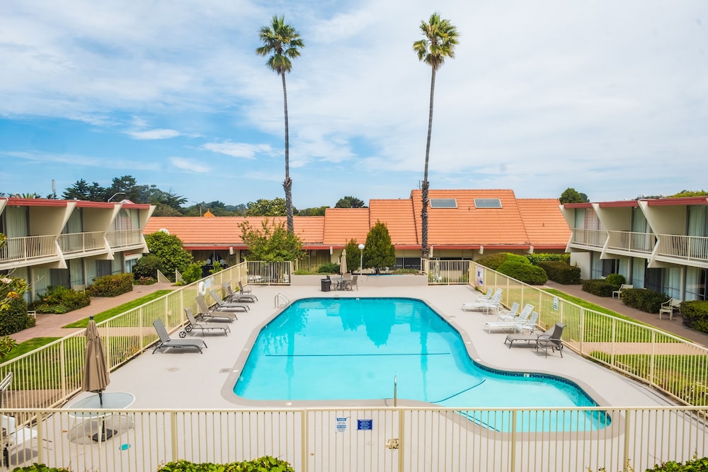 Travelodge By Wyndham Monterey Bay in MONTEREY - CA