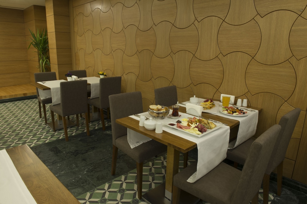 CUMBALI PLAZA HOTEL 40/54