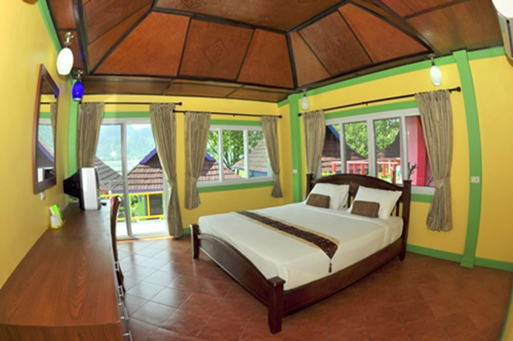 DELUXE, BUNGALOW