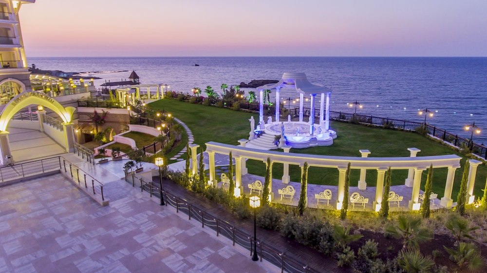 Merit Royal Premium Hotel Casino & Spa 32/36