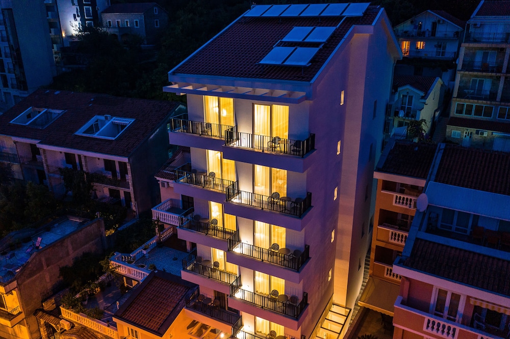 Bono Hotel in BECICI