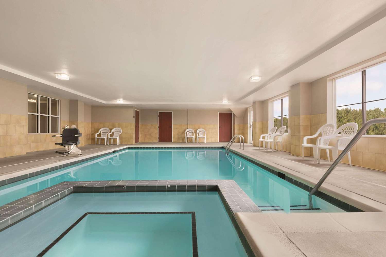Country Inn & Suites by Radisson, Wytheville, VA 4/12