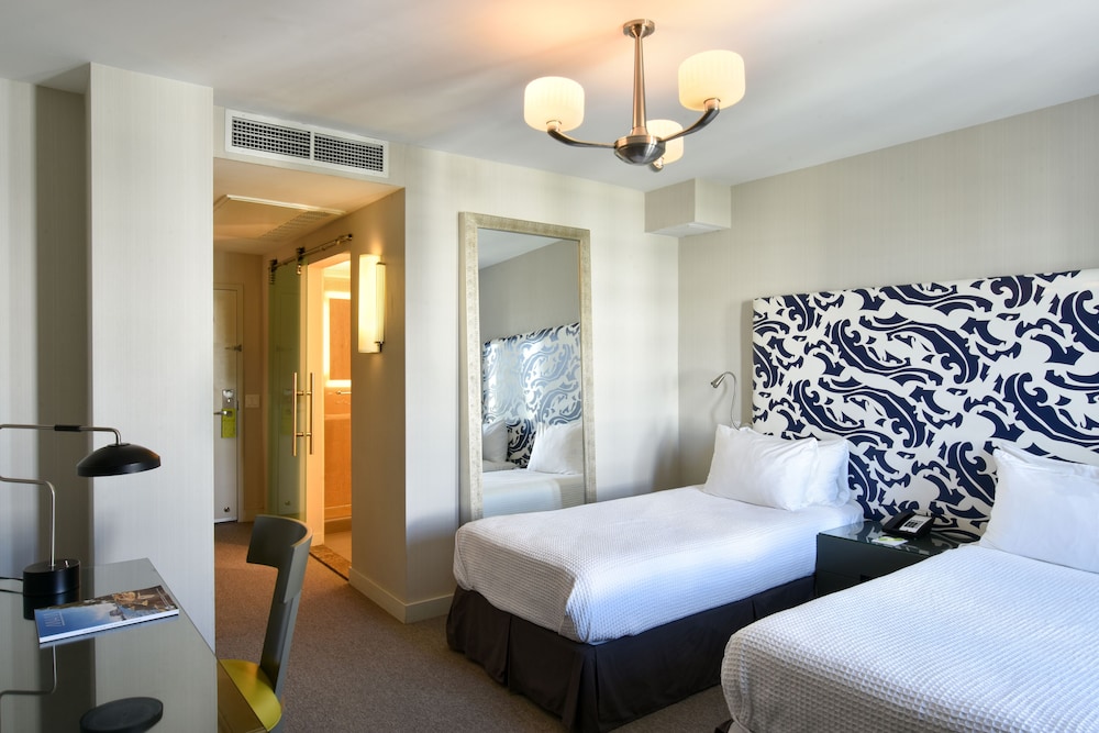 DELUXE, 2 DOUBLE BEDS, OCEAN VIEW