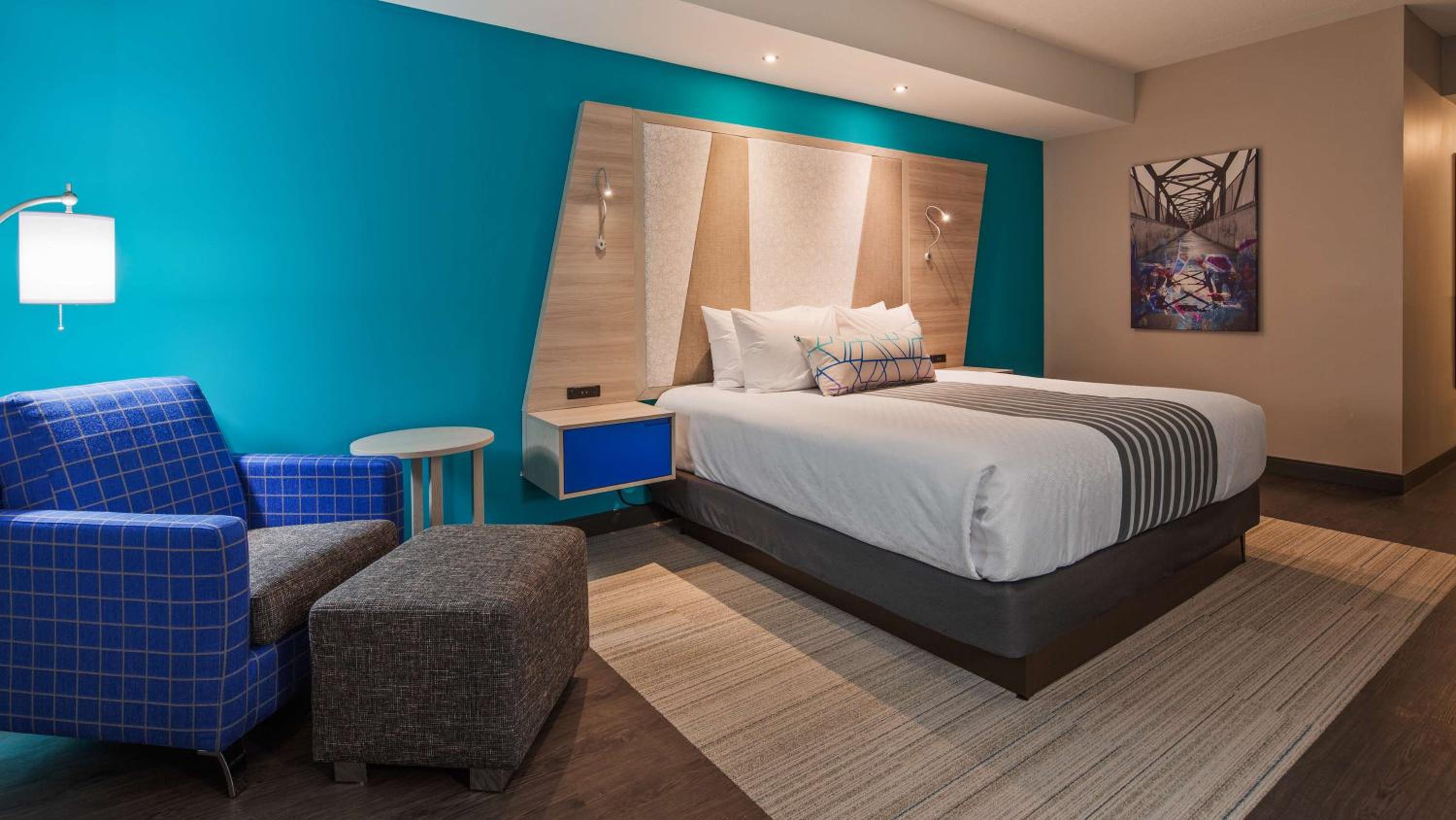 Suite, King Bed, Sofa, Jetted Tub, VIP Floor