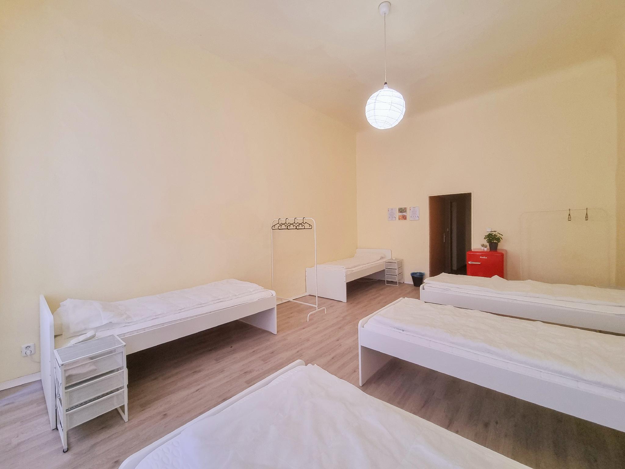 Female Dorm, Female Only
