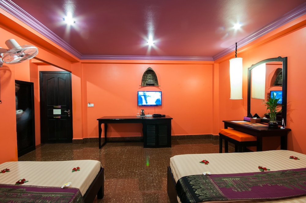 Golden Butterfly Villa 24/50