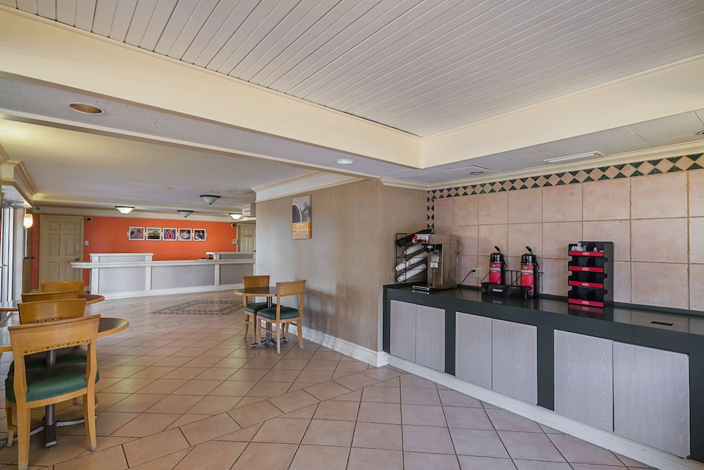 Motel6 Grand Prairie, TX - Interstate 30 14/51